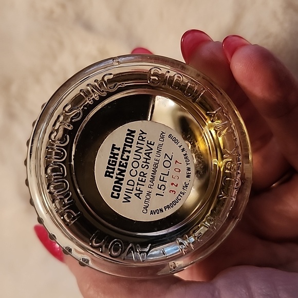 VINTAGE AVON GLASS  RIGHT CONNECTION DECANTER. - Picture 4 of 5